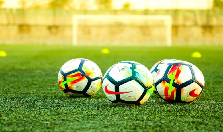 what is a good soccer ball​-1