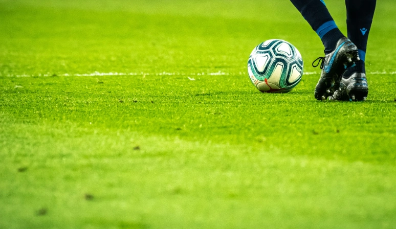 what is a good soccer ball​-3